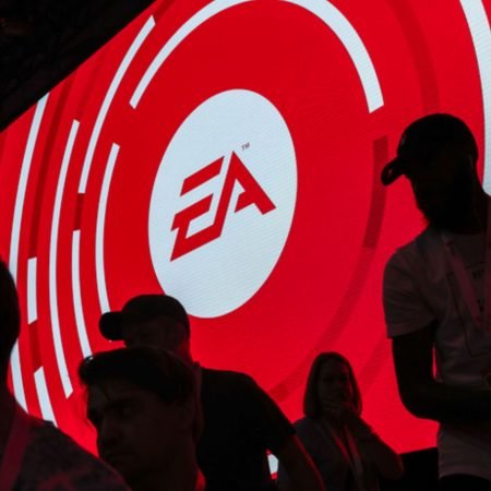 Бывший президент Electronic Arts Мур считает, что наборы карт – это не азартные игры